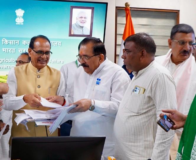 Krishan Bir Chaudhary with Union Agriculture Minister Shri Shivraj Singh Chouhan reviewing documents at Krishi Bhavan